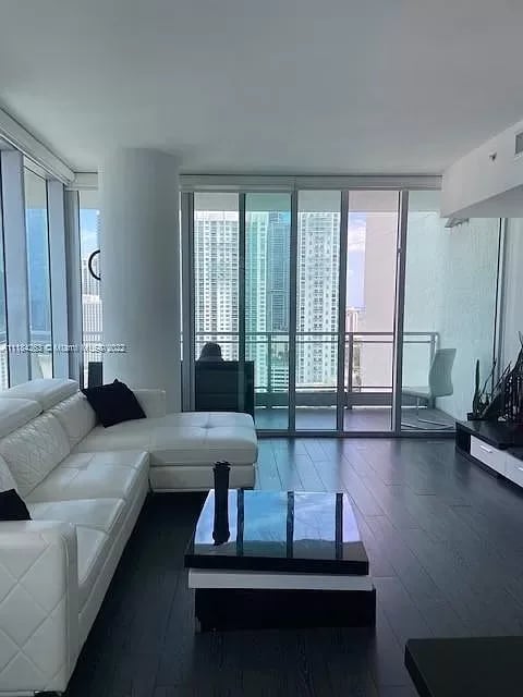 92 SW 3rd St APT 2610