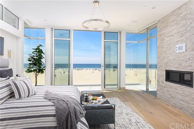212 The Strand
