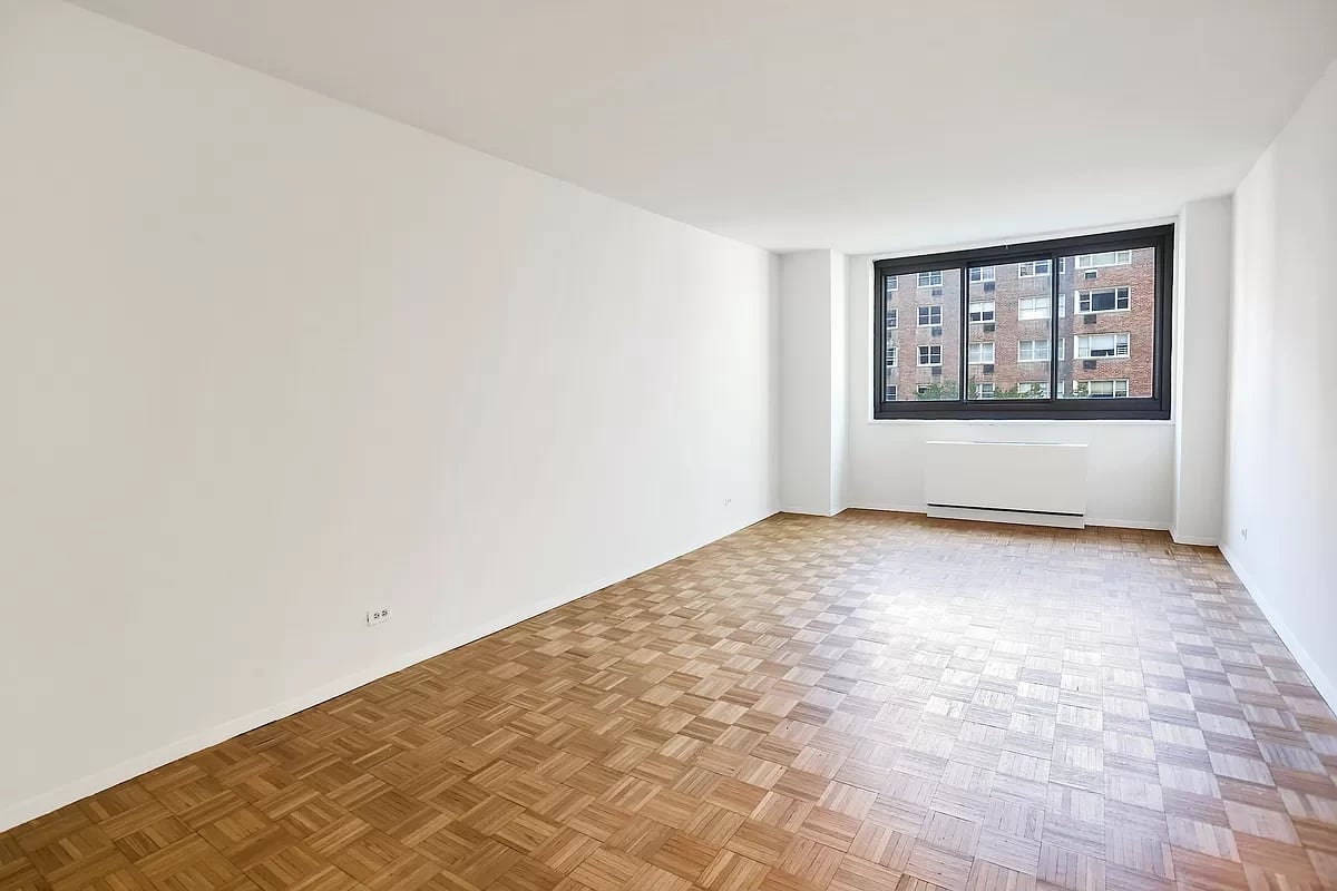 347 West 57th Street Unit: 10B