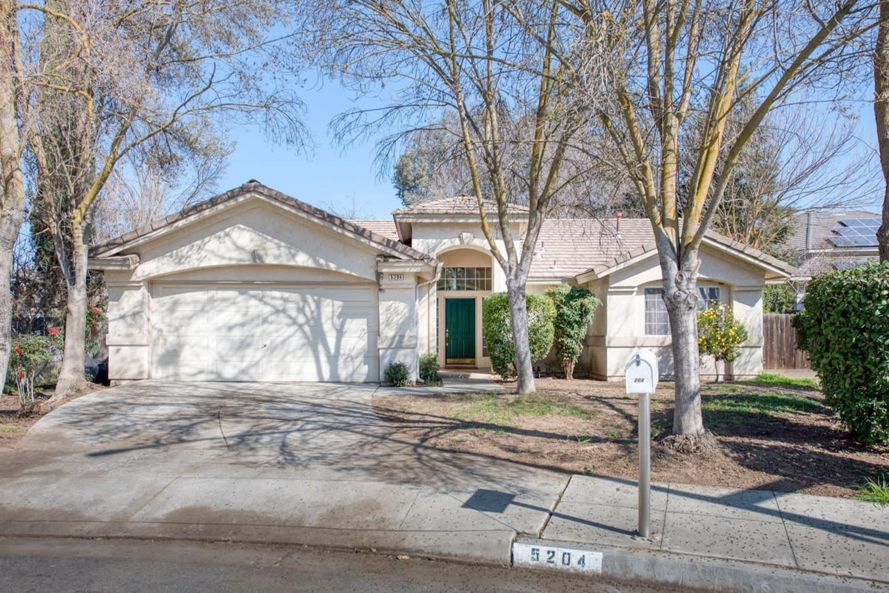 5204 W Fallbrook Ave
