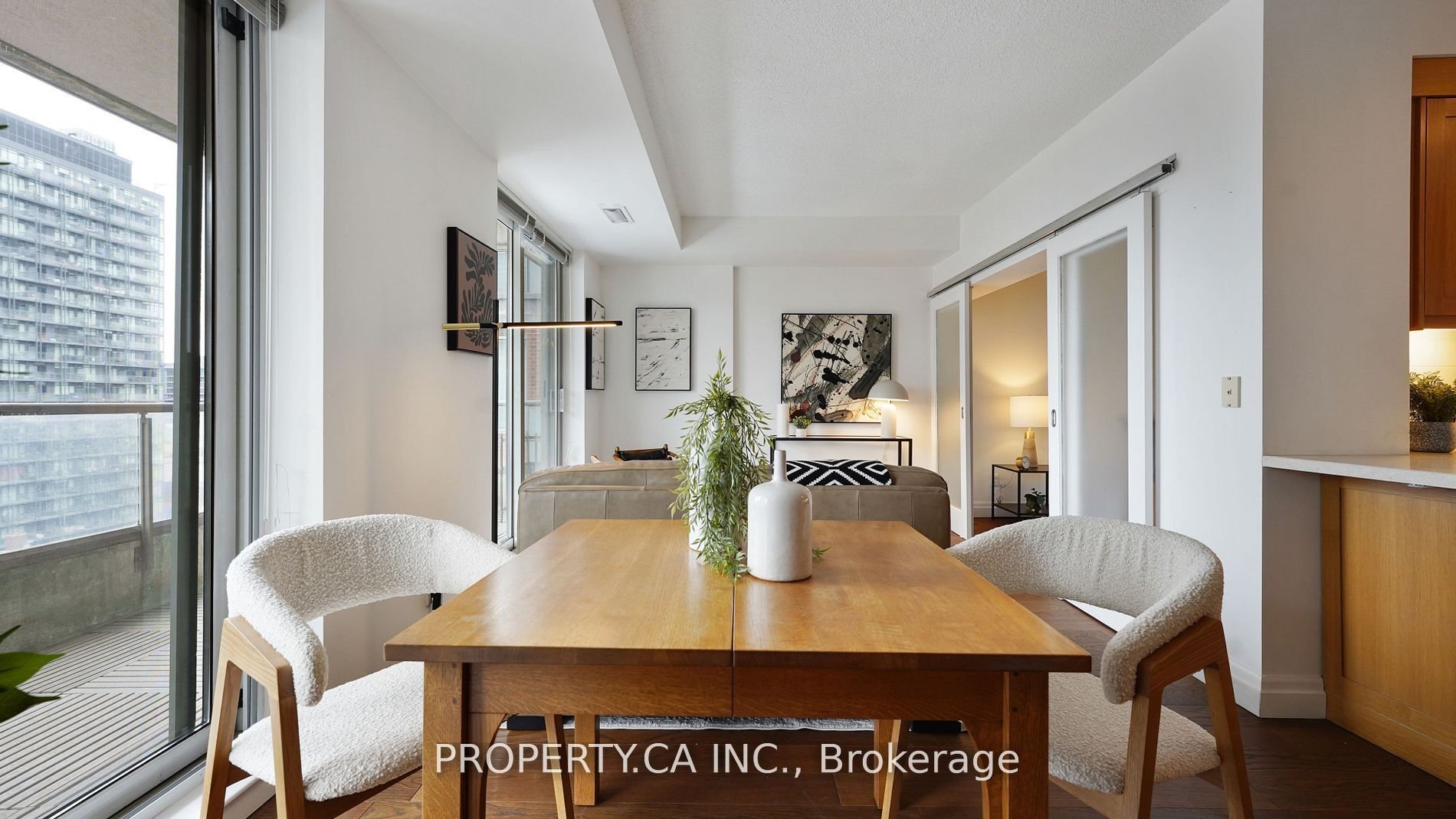 168 King St E 1212