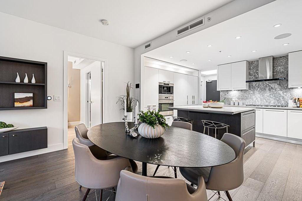 6333 West Blvd, #211