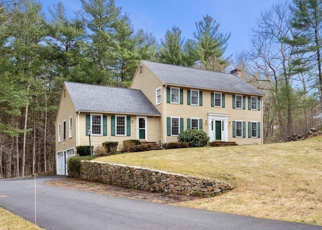 95 Carlton Ln