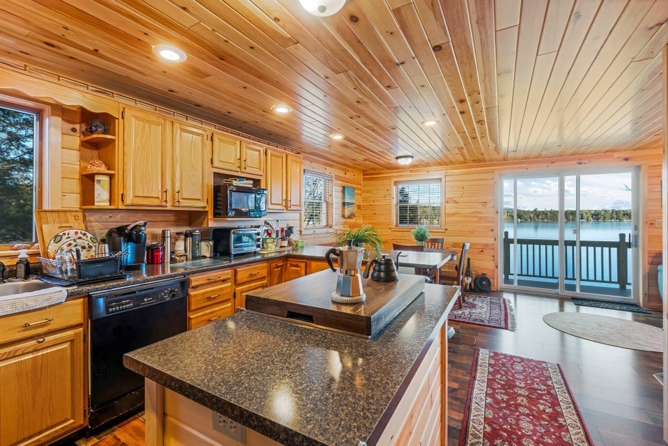36 Worcester Way Lincoln, ME 04457