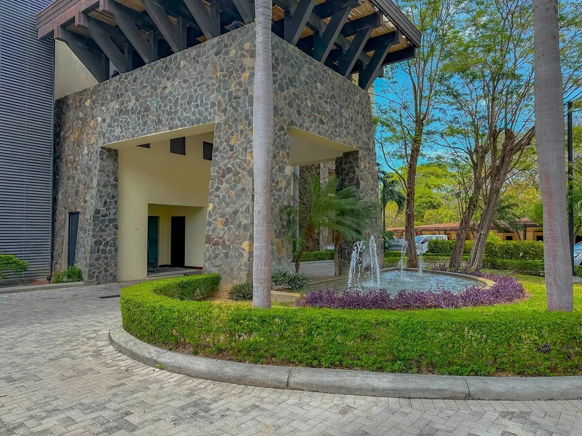 Ground Level Condo with a Yard