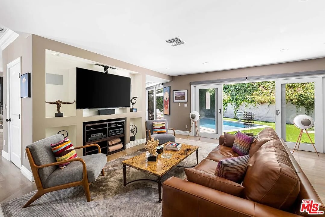 2229 San Ysidro Dr