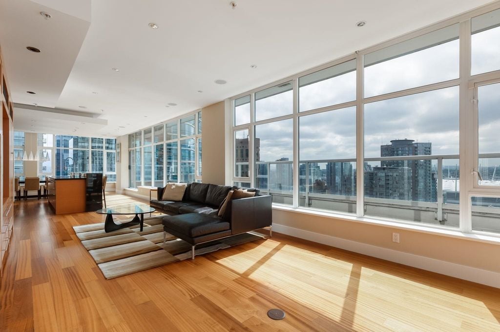 480 Robson St, #1901