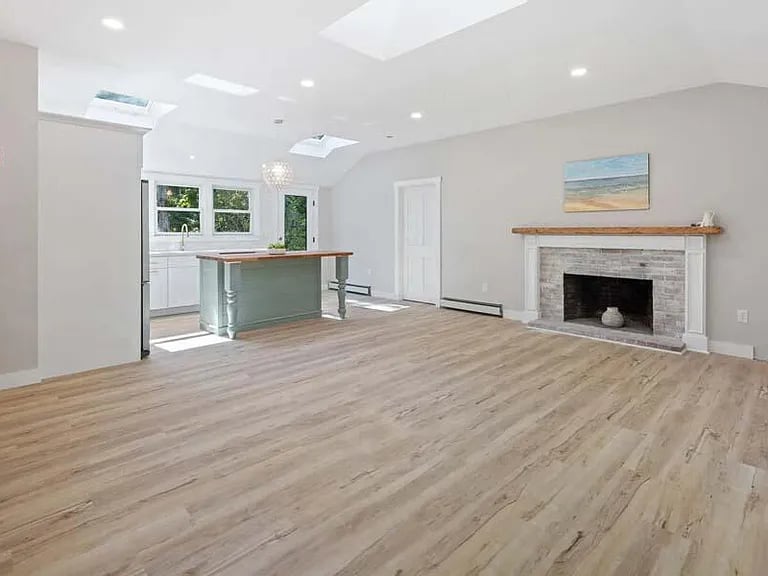 380 Freemans Way