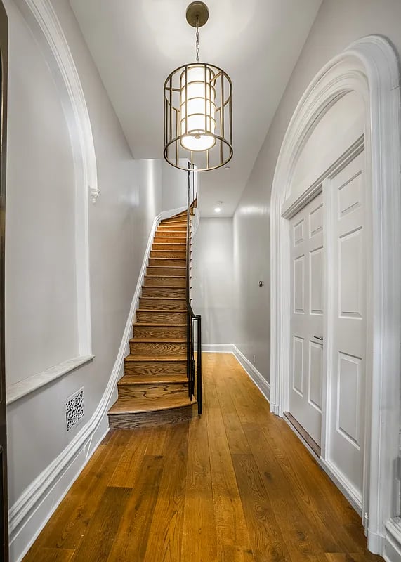 459 W 47TH St PARLOR