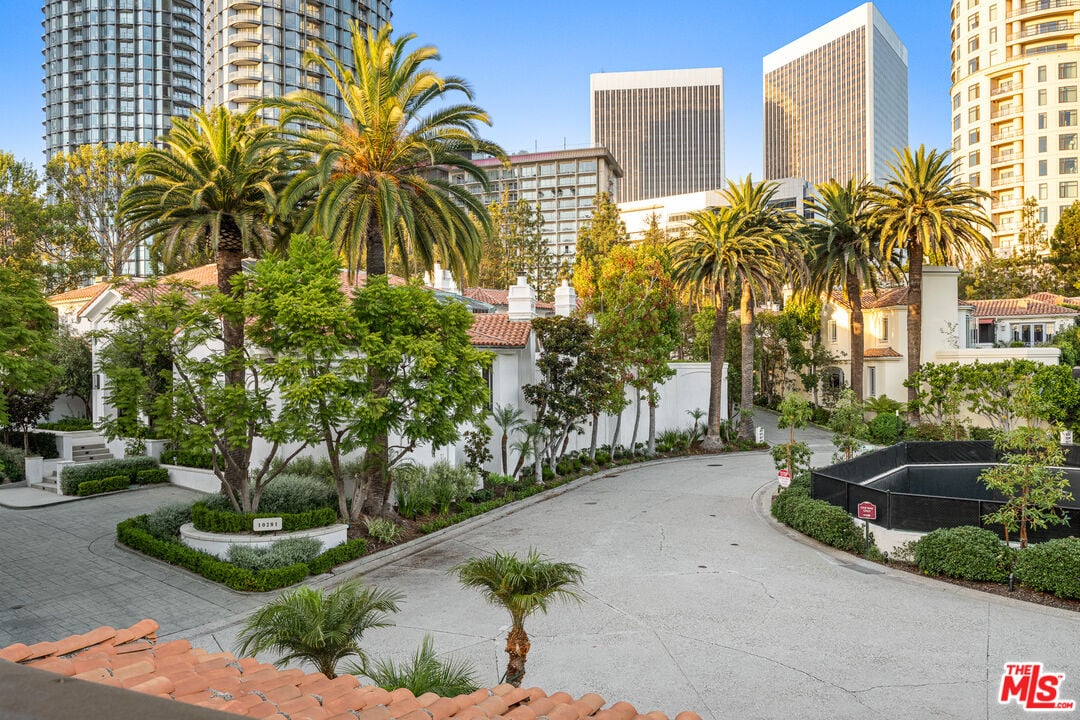 Century Woods Dr, 90067