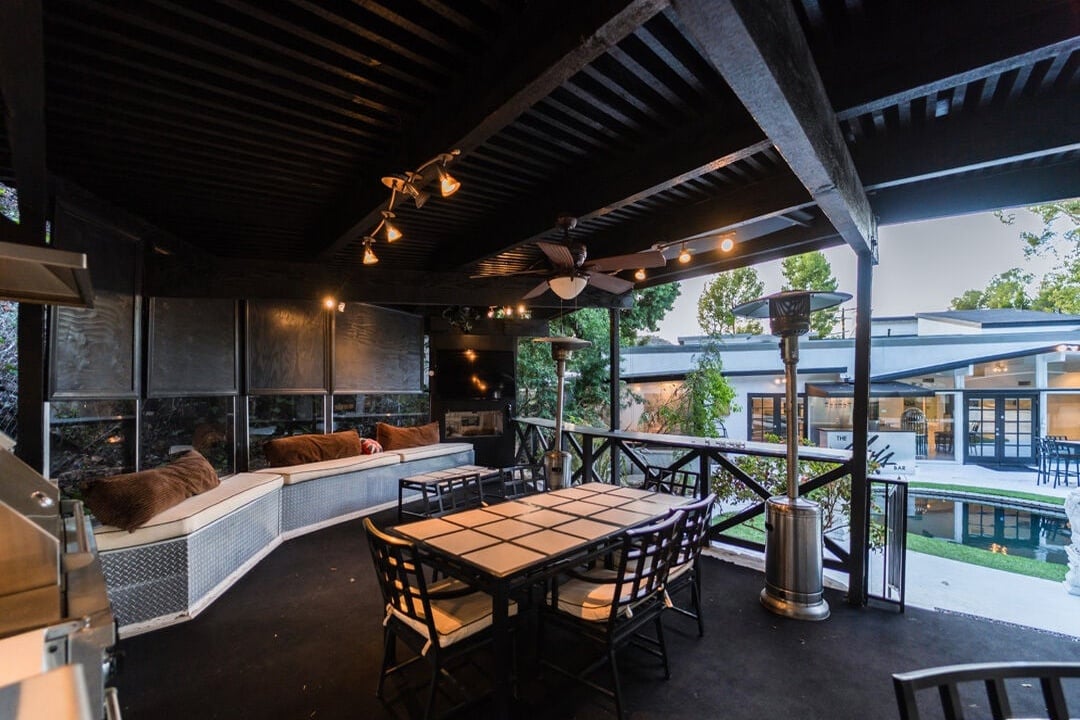 Evercrest Pavilion, Mulholland Dr, 90046