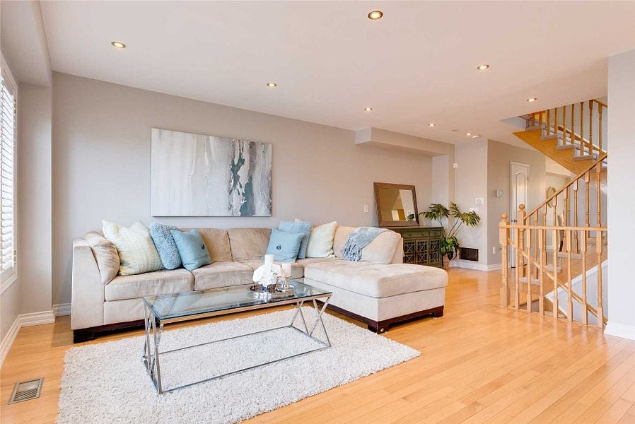 9 Alder Grve, Aurora