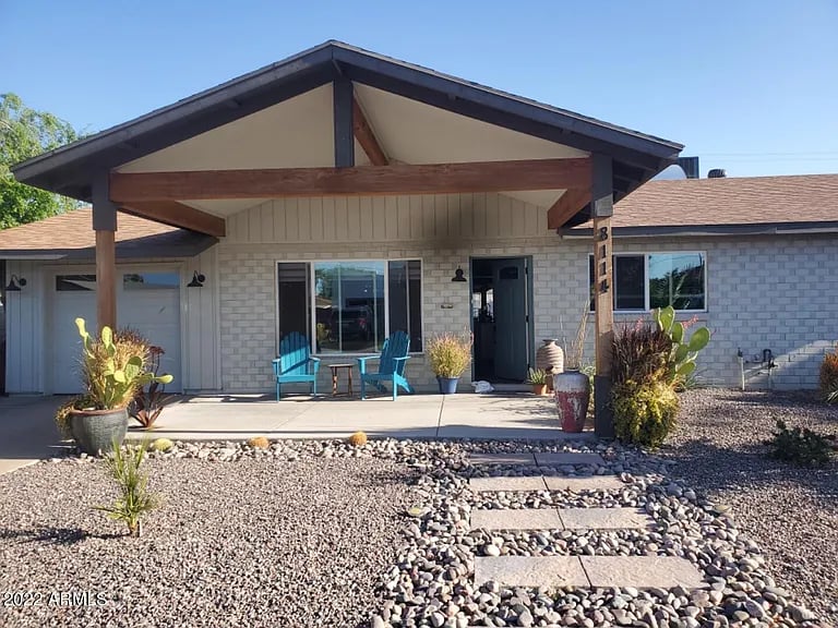 8114 E Mitchell Dr