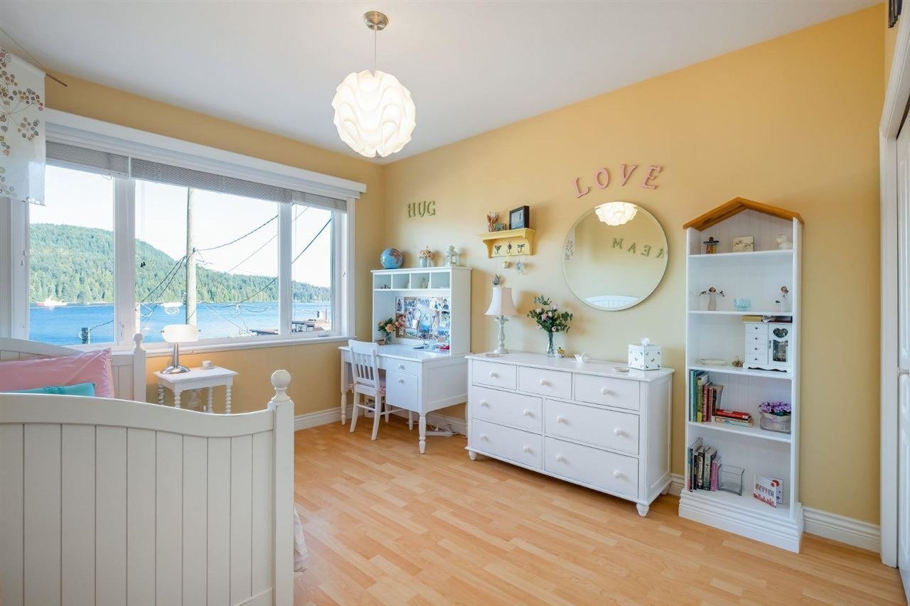 386 Beachview Dr