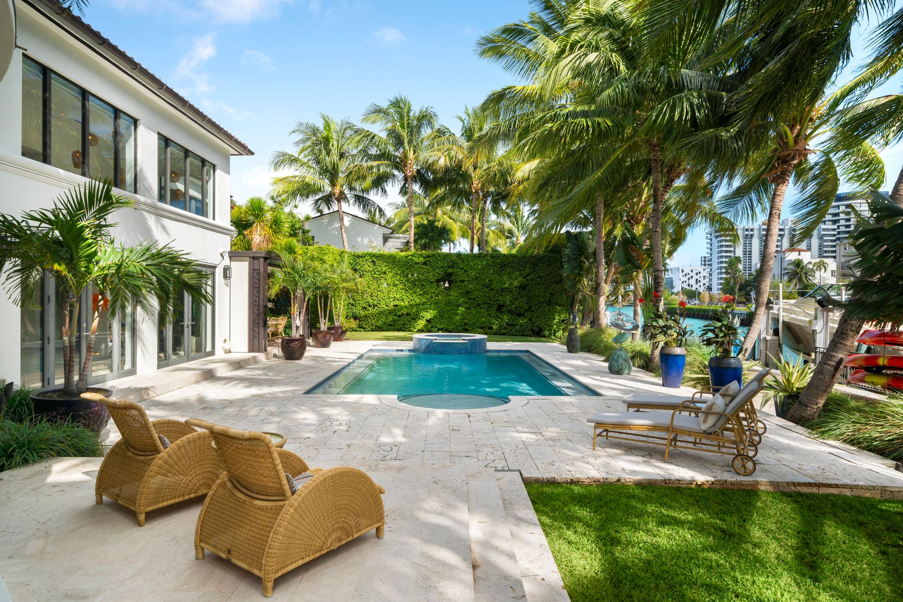 2901 Flamingo Dr.