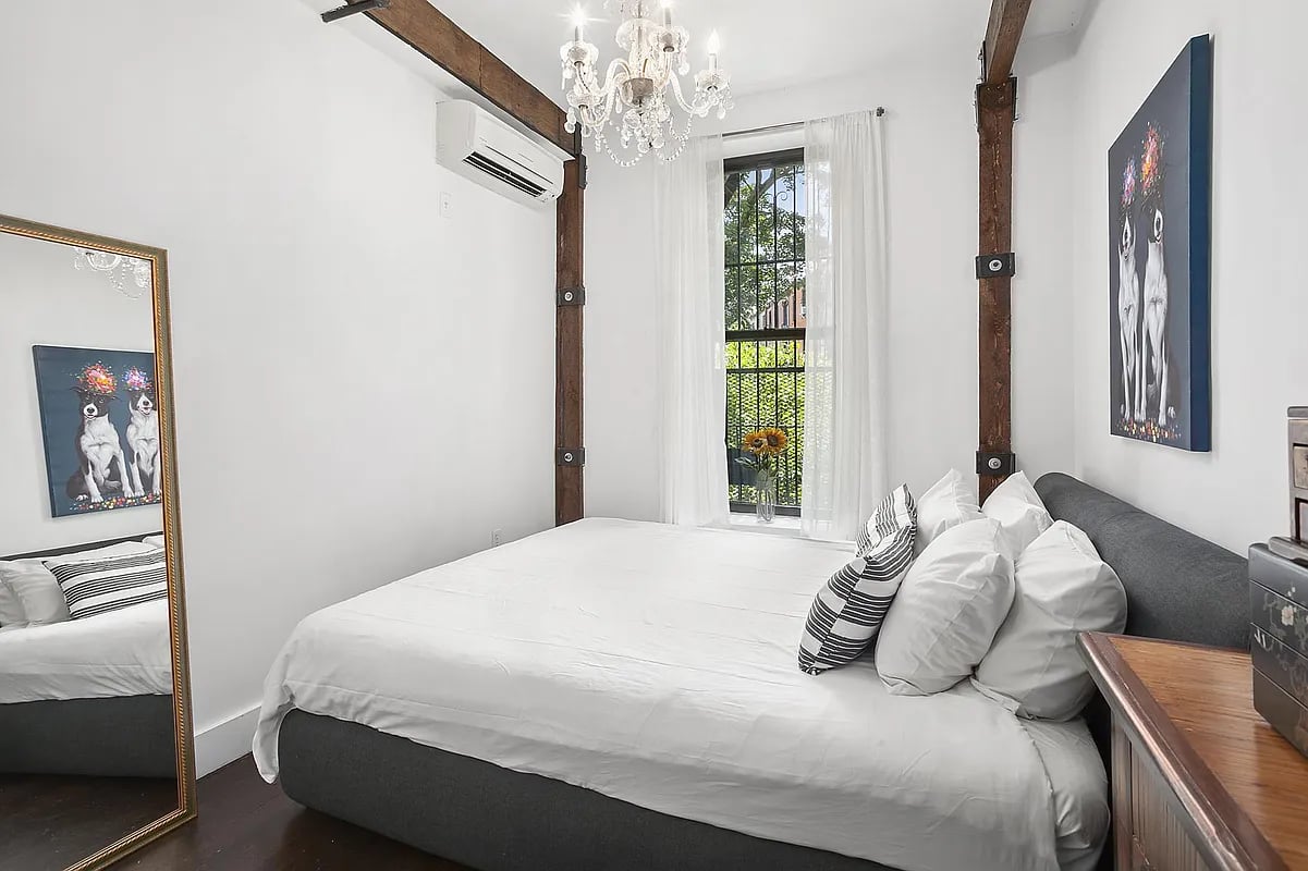 Lofty One Bedroom in Clinton Hill