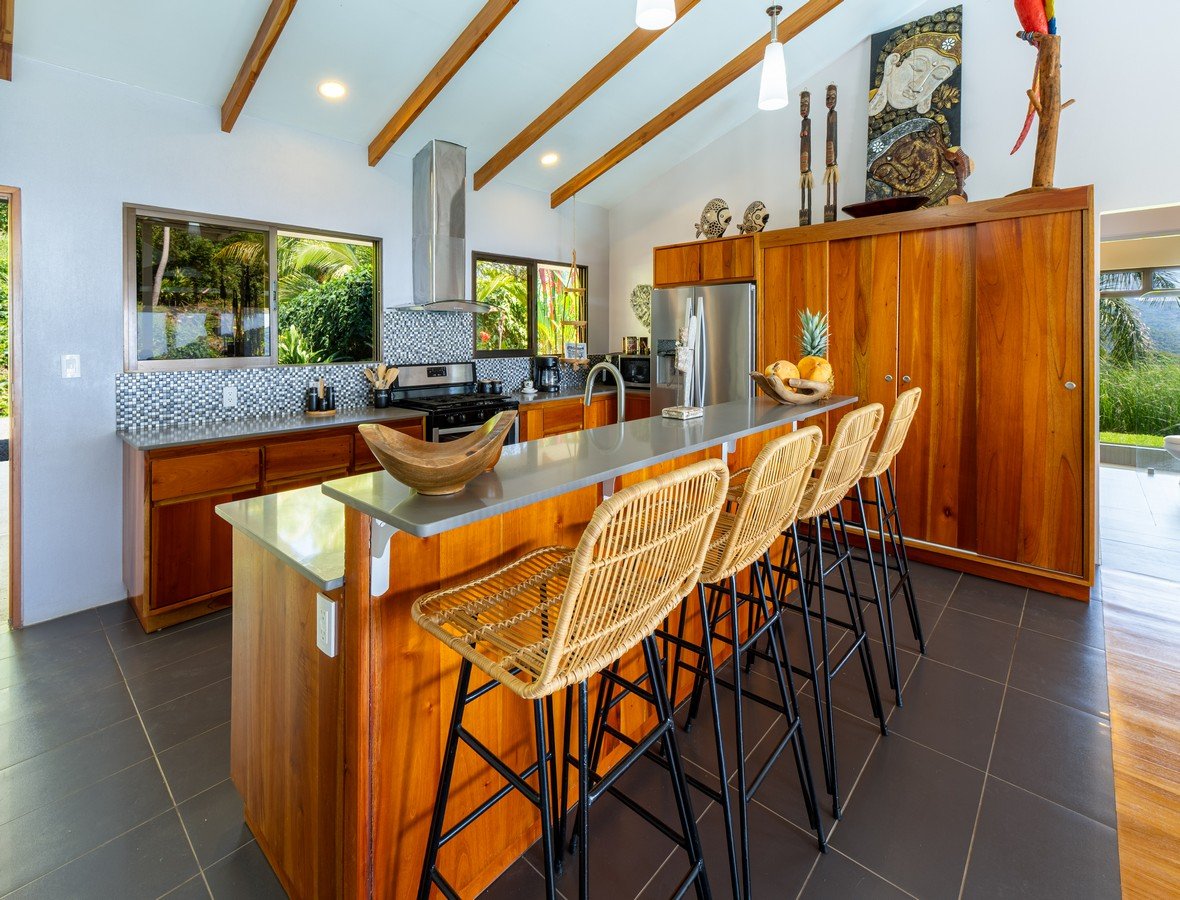  3 Bedroom Stunning Luxury Home Featuring Sweeping Valley & Ocean Views, 5.67 ACRES 