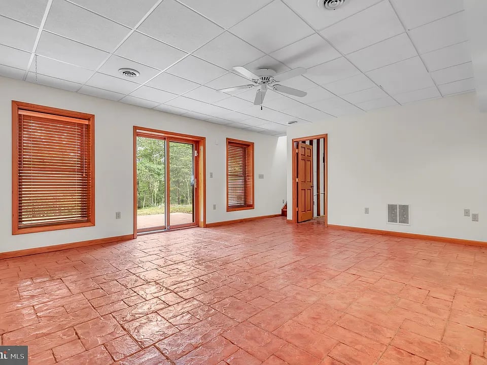 986 Walden Rd