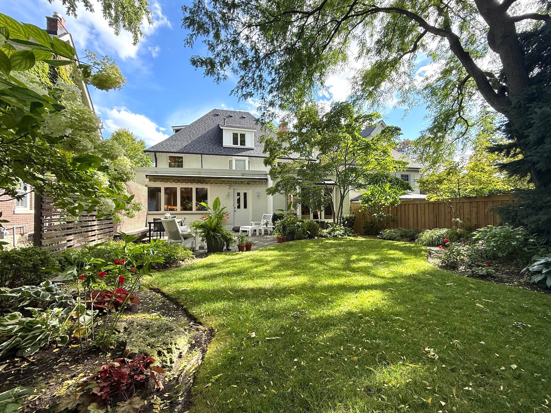 Moore Park 5 Bedroom on Lush Lot