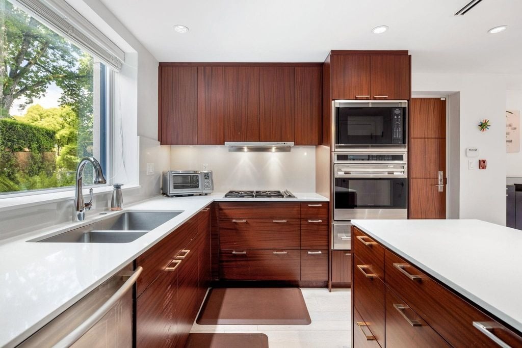 Th2258 W 39th Ave