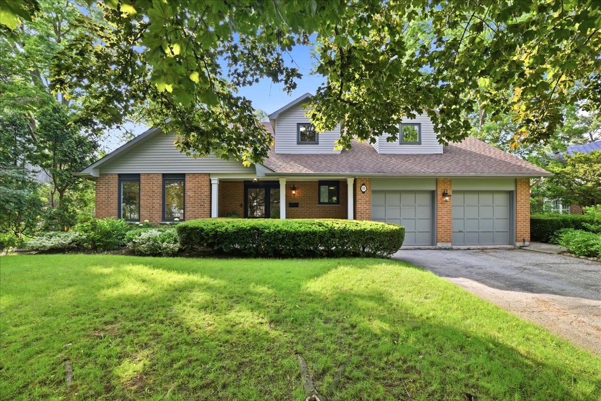Rare Court Location on Oakville Golf Course