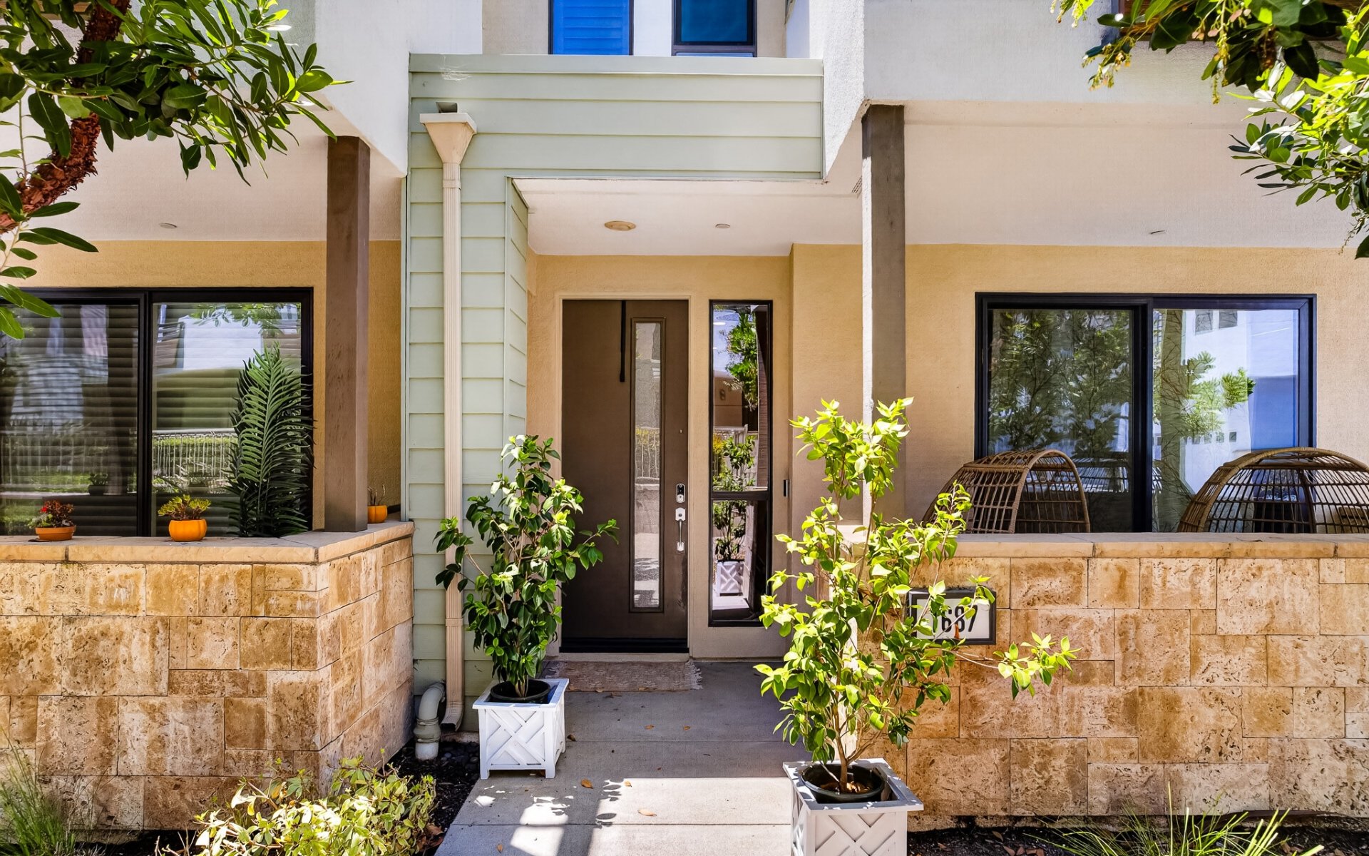 1687 Grand View