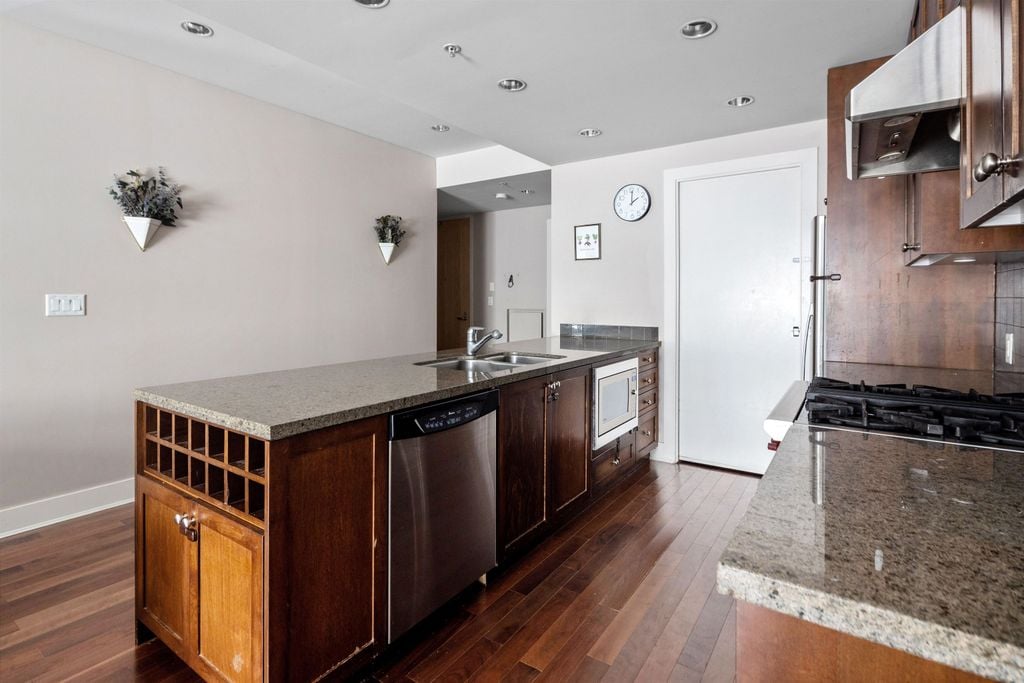 1477 W 15th Ave, #212