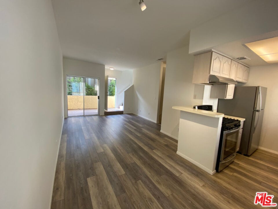227 S Catalina Ave #6