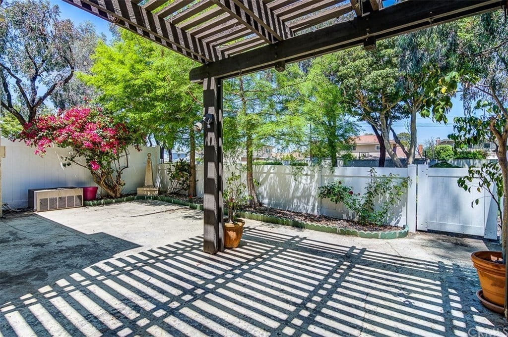 925 Van Ness Ct