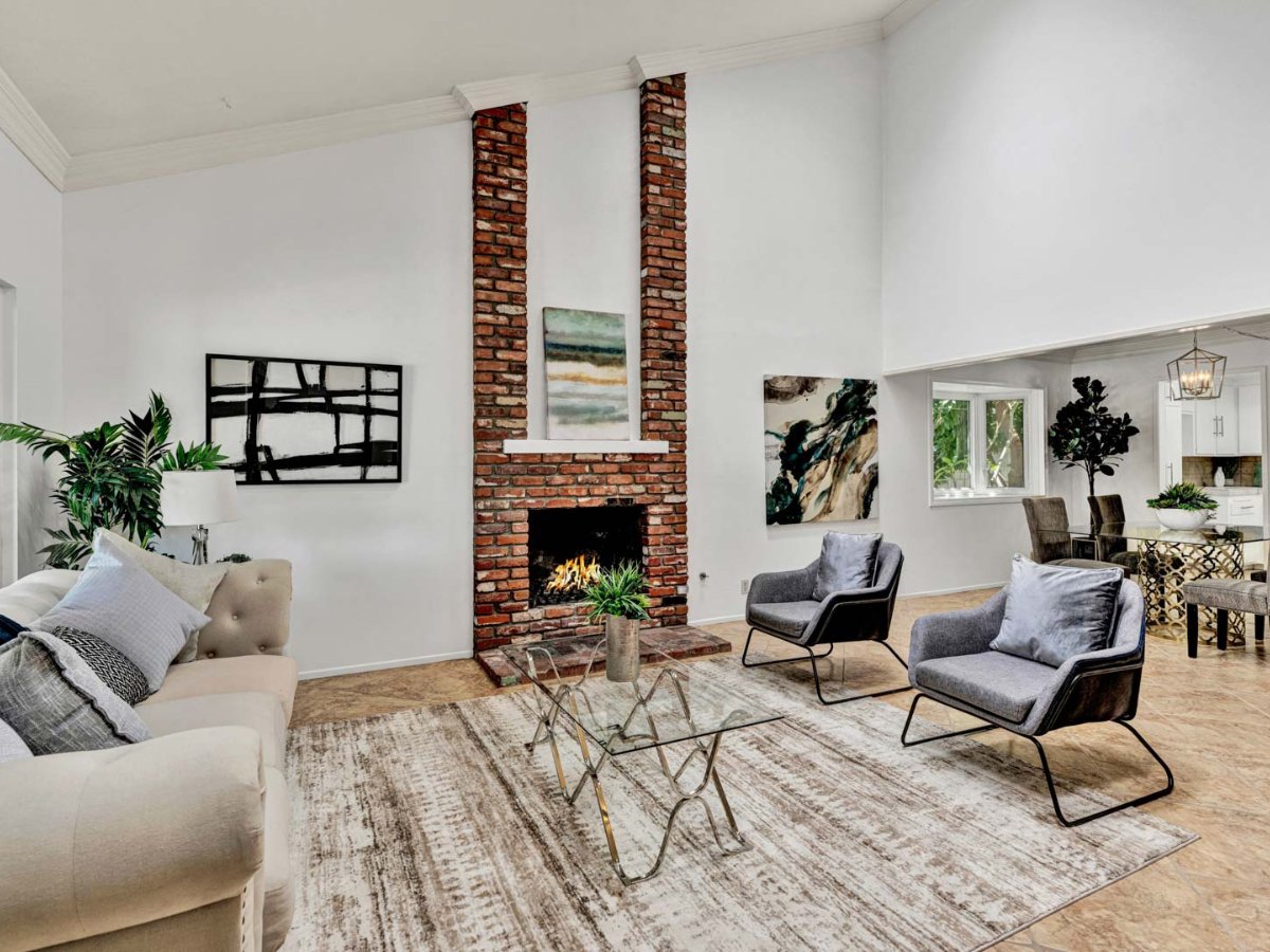 Why Some Orange County Homes Are Sitting on the Market And What Successful Sellers Are Doing Differently