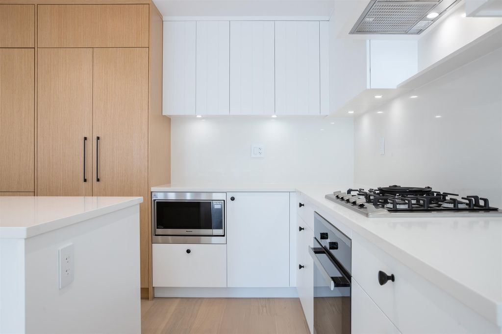 76 W King Edward Ave