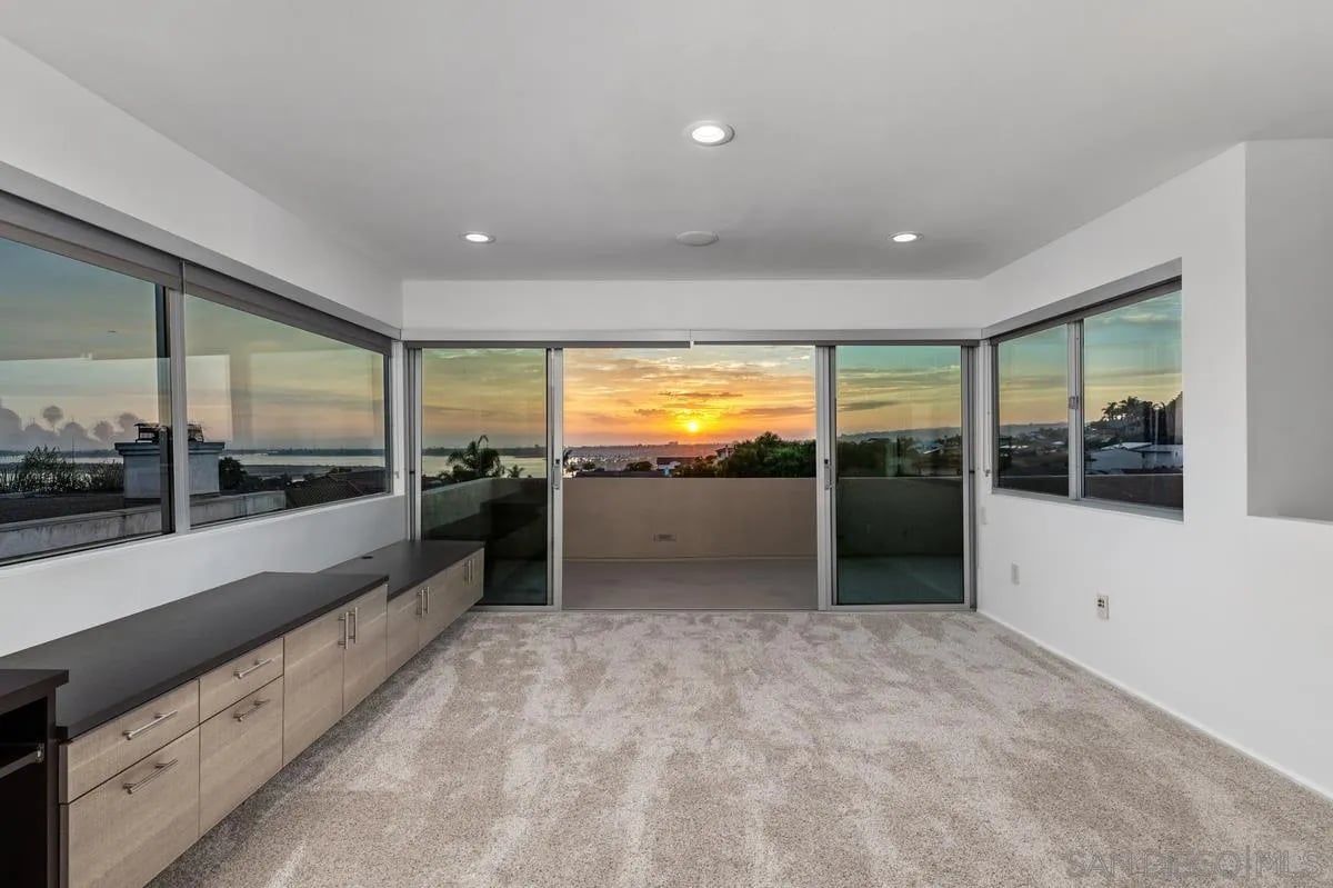 2885 Fallbrook Ln