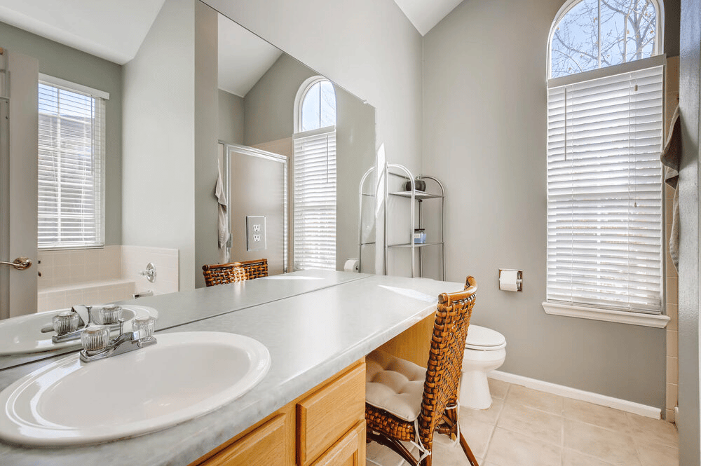 Just Listed: Bright End Unit in Littleton