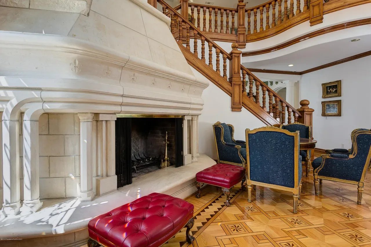 4158 Commonwealth Ave