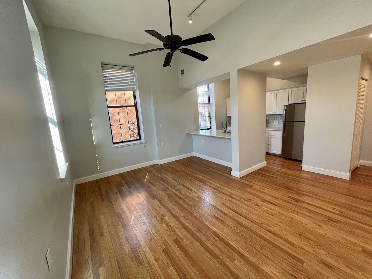 John Eliot Square - 2 Bed 1 Bath - w/ laundry, Pet Friendly, Parking and Common Roof Deck! 