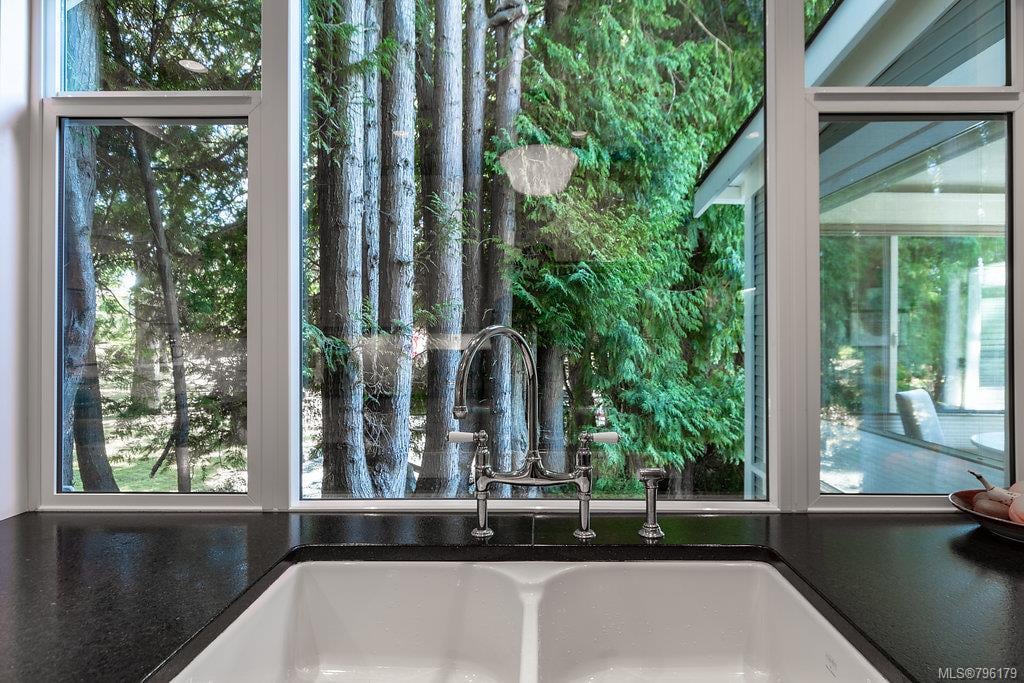1139 Camrose Cres