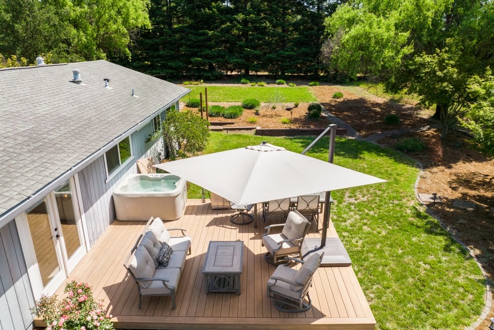725 Lytton Station