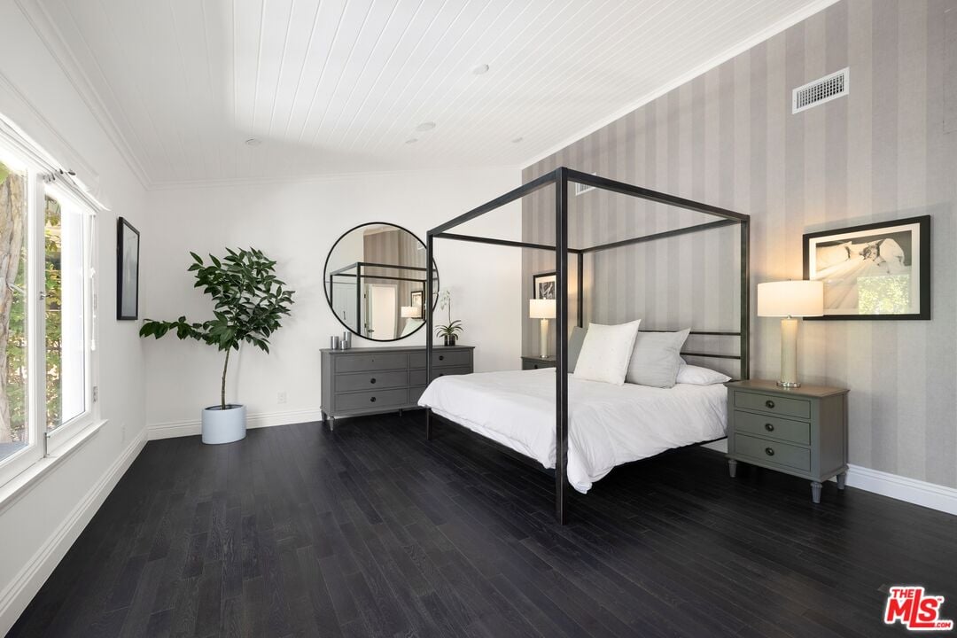 Halo Retreat, N Kings Rd, 90069