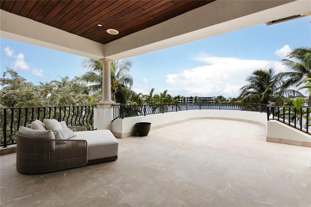 2593 SE 8th St, Pompano Beach, FL 33062