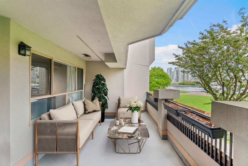 1869 Spyglass Pl, #211