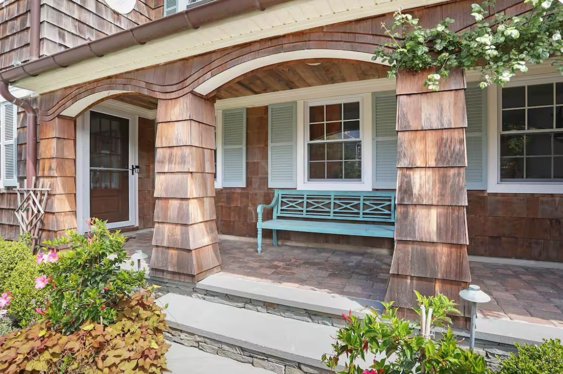 #1098 Beautiful Bayfront with Pool