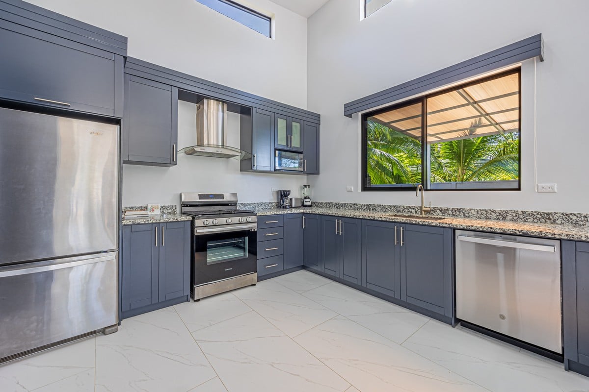 0.12 ACRES – 3 Bedrooms Newly Built Modern Home, With Pool & Privacy, Only 4min to the Beach!!!