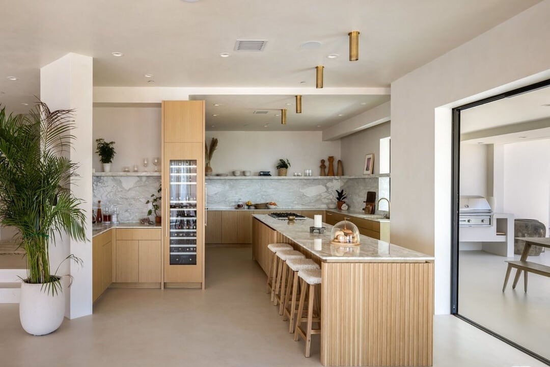 Meridian Manor, Encinal Canyon Rd, 90265