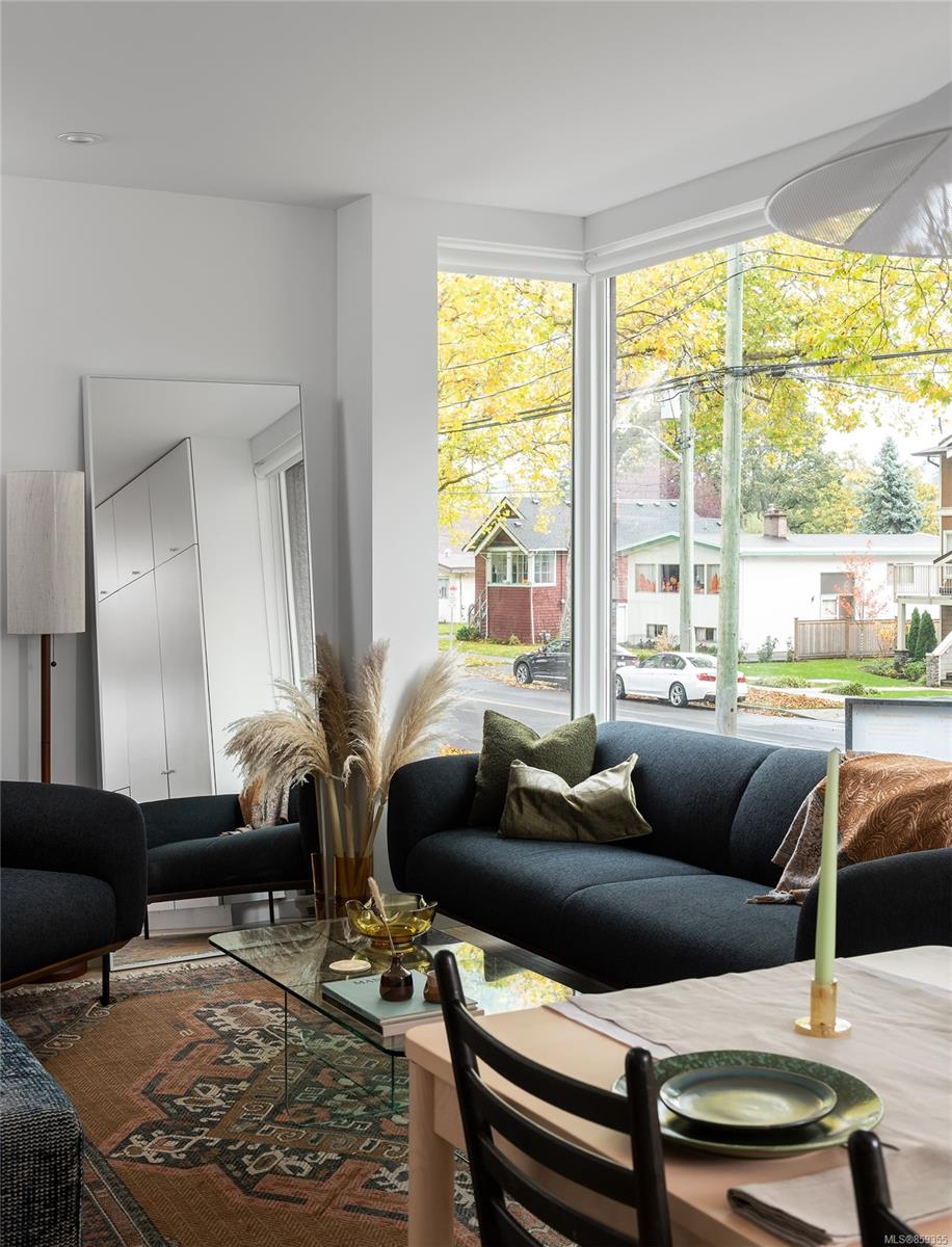 4-2910 Shelbourne St