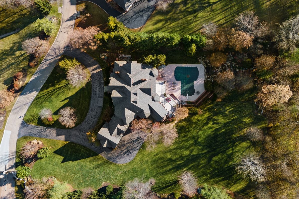 8 Lochinvar Drive