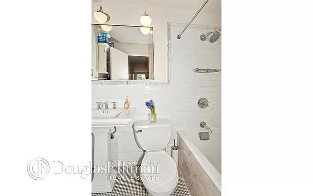 175 East 2nd Street Unit: 3B