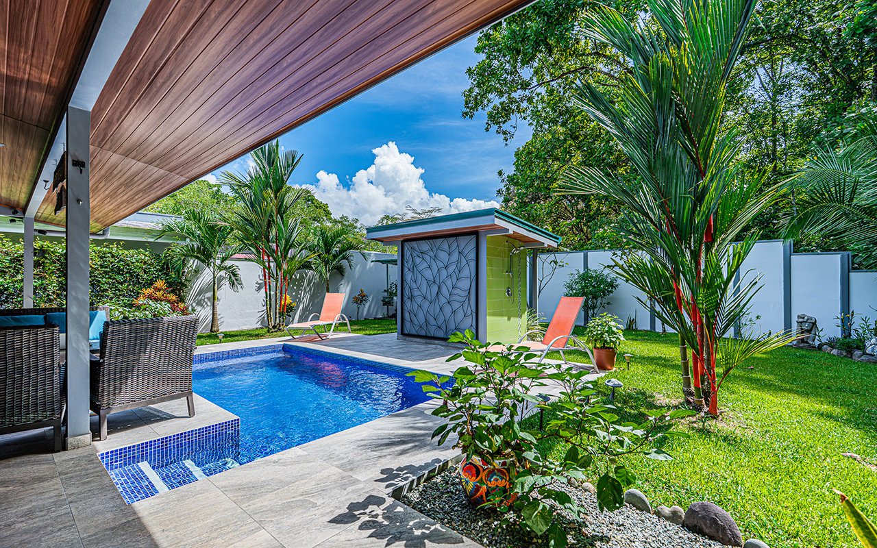 Home Near Downtown Uvita with Private Forest and Creek