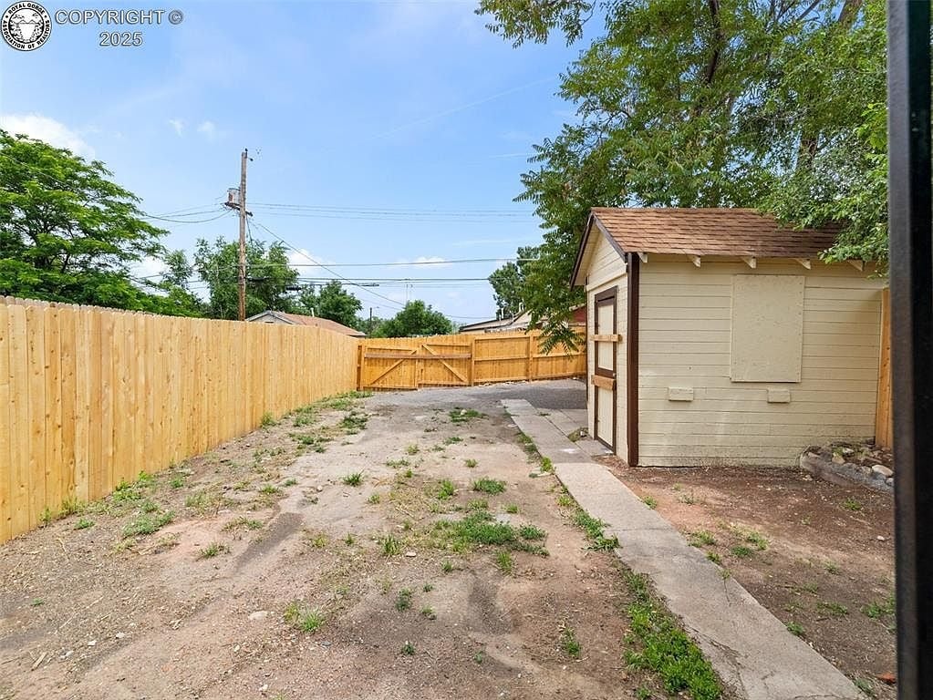 932 Elm St