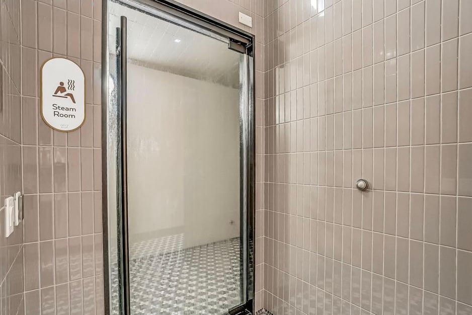 8 Widmer Street 2005