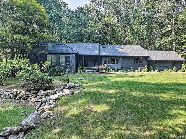 8 Tulip Tree Ln